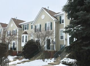 2411 Courtyard Cir UNIT 2, Aurora, IL 60506