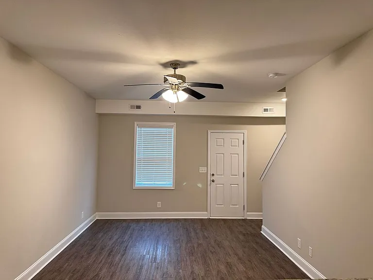 295 Smithson Ln — Photo 7