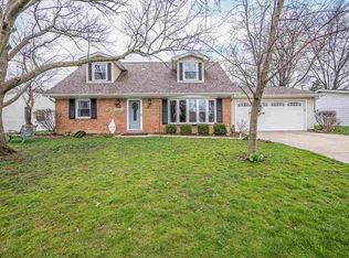 2521 Forest Valley Dr, Fort Wayne, IN 46815