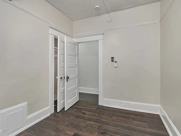 2360 NW Glisan St — Photo 14