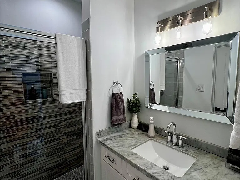3218 N Crawford St — Photo 15