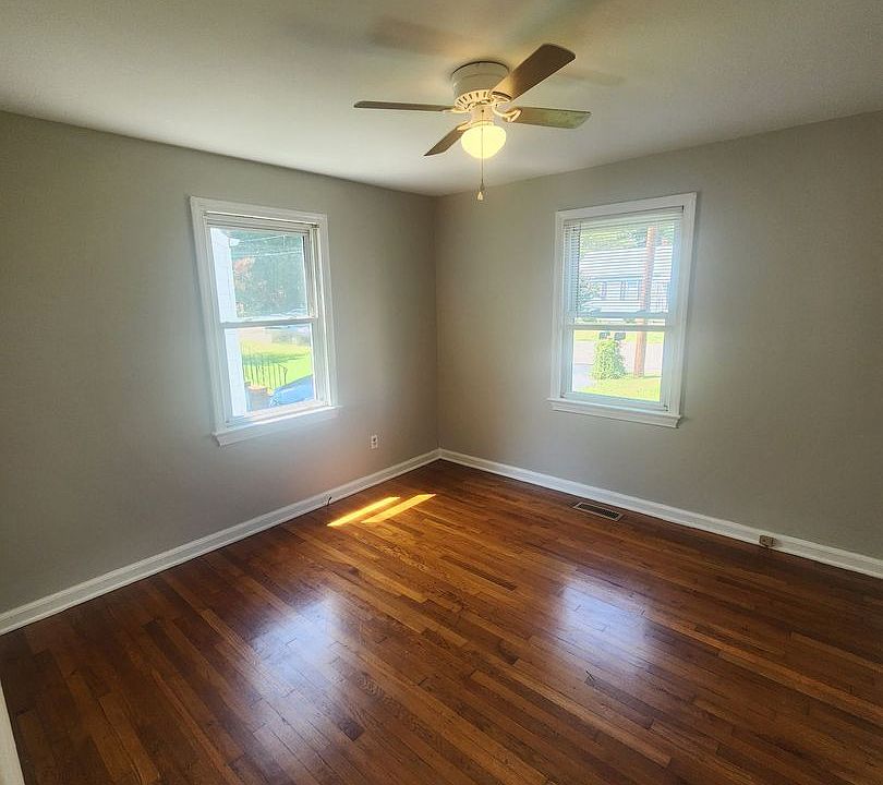 2nd image of 2804 Pickett St