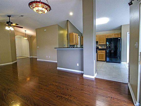 5th image of 1071 Cobblestone Dr