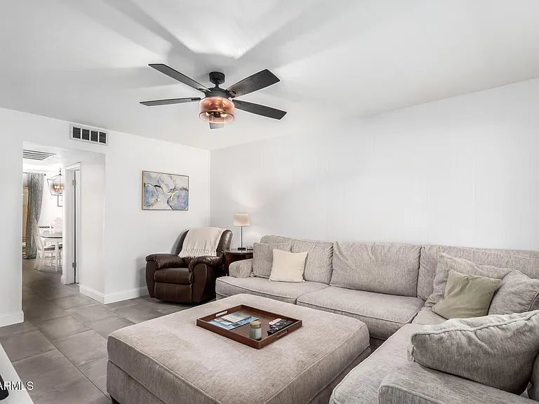 8241 N Central Ave #18 — Photo 3