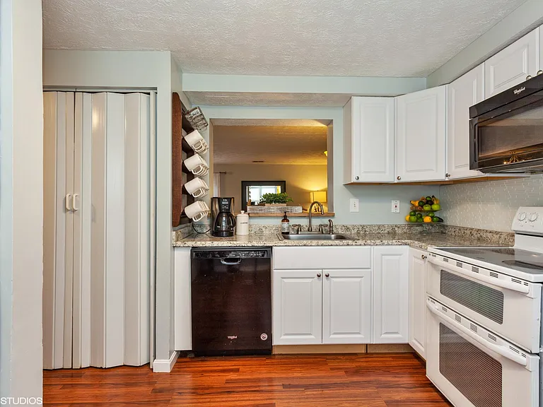 9504 Quarry Bridge Ct — Photo 6
