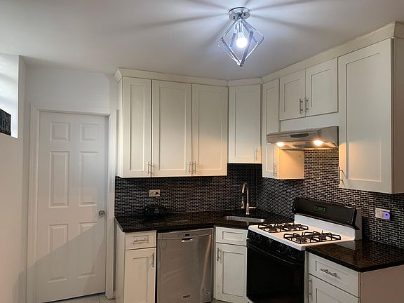 Kitchen/ bathroom