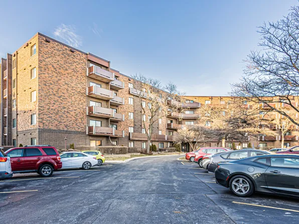 850 Wellington Ave Unit 506, Elk Grove Village, IL 60007
