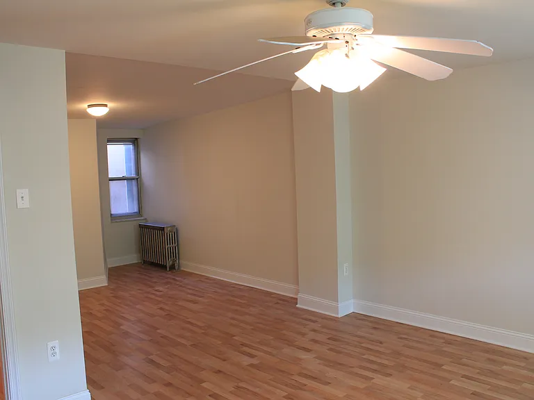 931 Fernon St — Photo 13