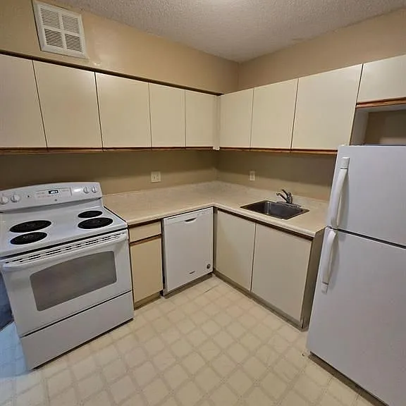 5 Jacksway Cres #208 — Photo 10