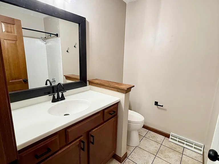 2315 N Claremont Dr — Photo 6