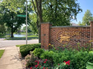 313 Stonefield Ct, Schaumburg, IL 60173