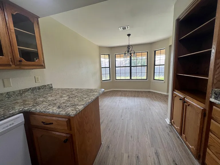 1653 Parkview Dr — Photo 13