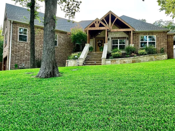 9 Yorkshire Dr, Bedford, TX 76021