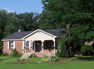 1077 Liberty St, Springfield, MA 01104