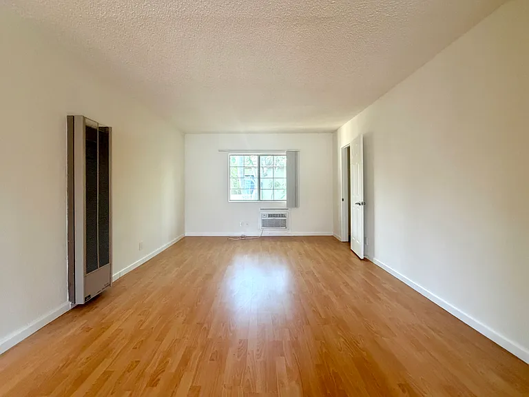 6938 Kester Ave #11 — Photo 4
