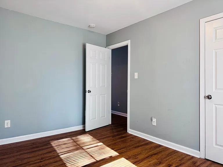 630 Middle St — Photo 3