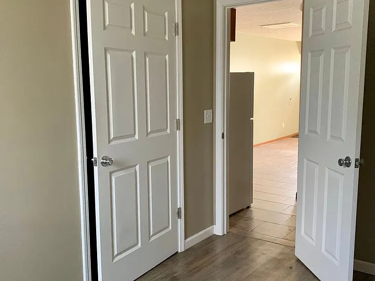 347 E Market St — Photo 7