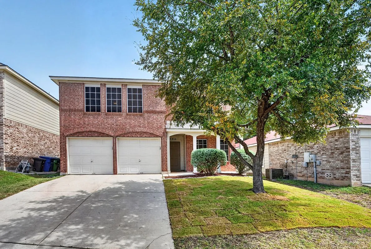 3 bed, 3.0 bath, 2372 sqft, $2,250 — Photo 2