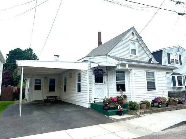 23 Rock St, Bristol, RI 02809