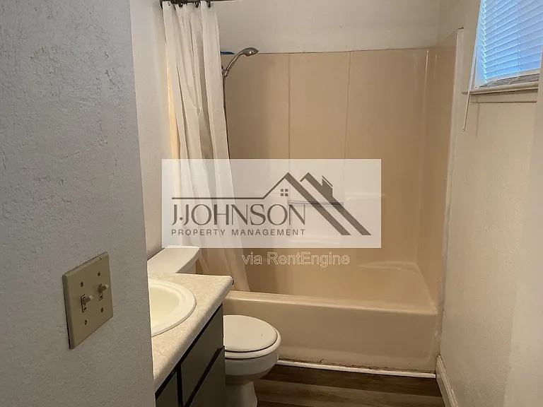 218 W Alameda St — Photo 8