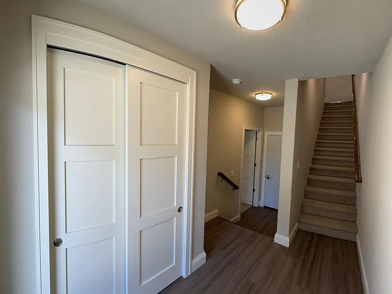 W62N438 Hanover Ave — Photo 30