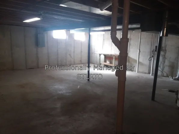 1158 Martin Manor Pl, Florissant, MO 63031