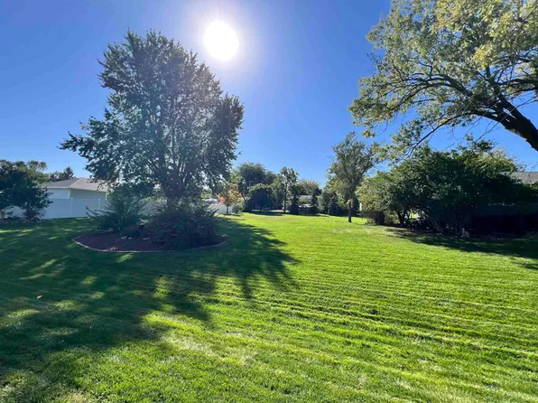 1908 Carmel Dr, Norfolk, NE 68701
