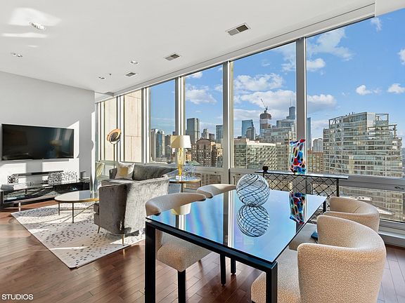 5th image of 500 W Superior St Unit 1611