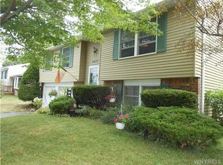 6877 Minuteman Trl, Derby, NY 14047