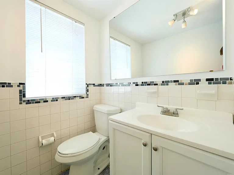 1149 Abbey Pl NE — Photo 17