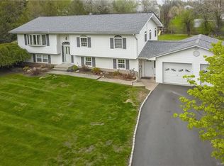 4 Litchult Ct, Airmont, NY 10901