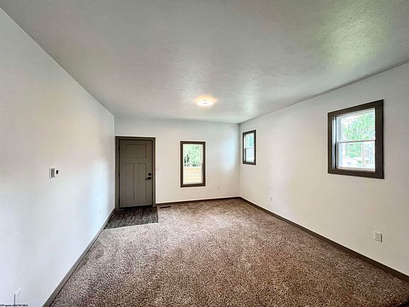 3rd image of 404 Kentucky Ave