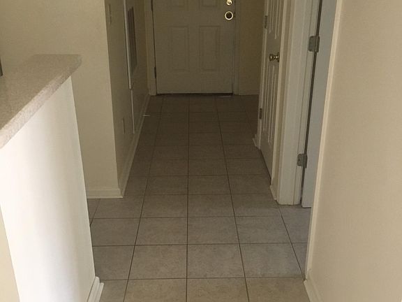 4th image of 1600 Long Grove Dr Unit 221
