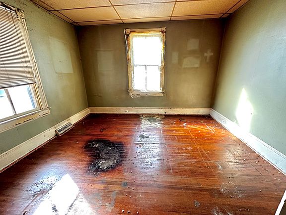 4th image of 316 E Oak St