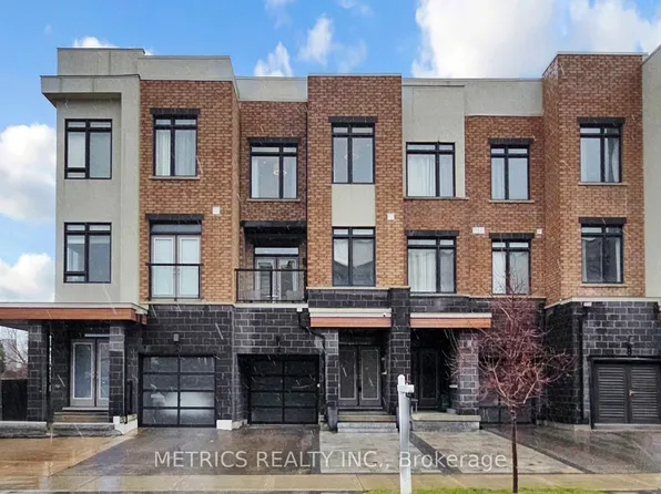 4 Glenngarry Cres, Vaughan, ON L6A 4Z4