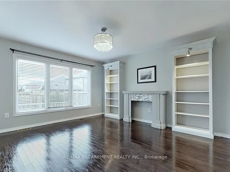 1005 Farmstead Dr #MAIN UPPER — Photo 6