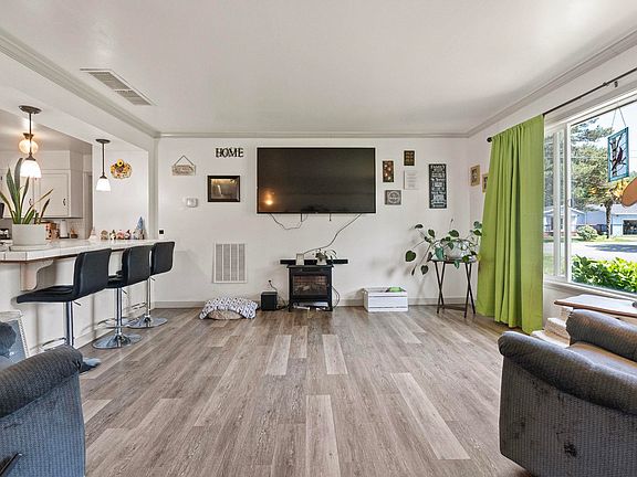 4th image of 140 Adrian Way