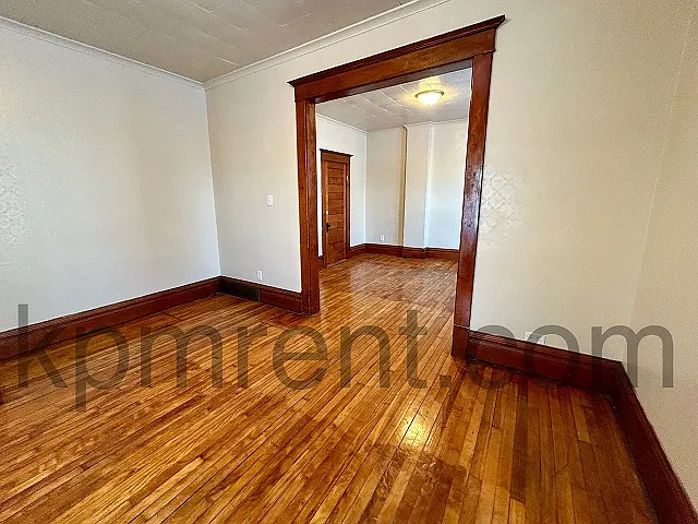 705 10th St NE — Photo 4