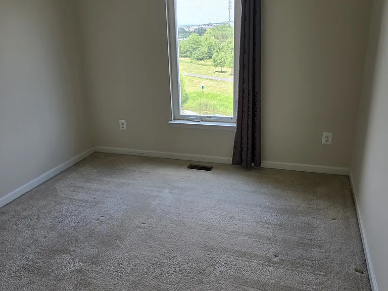 21043 Ashburn Heights Dr — Photo 35
