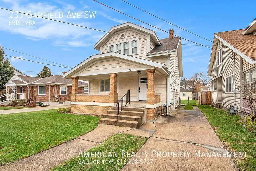 233 Garfield Ave SW