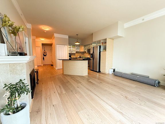 4th image of 845 Yates St #303