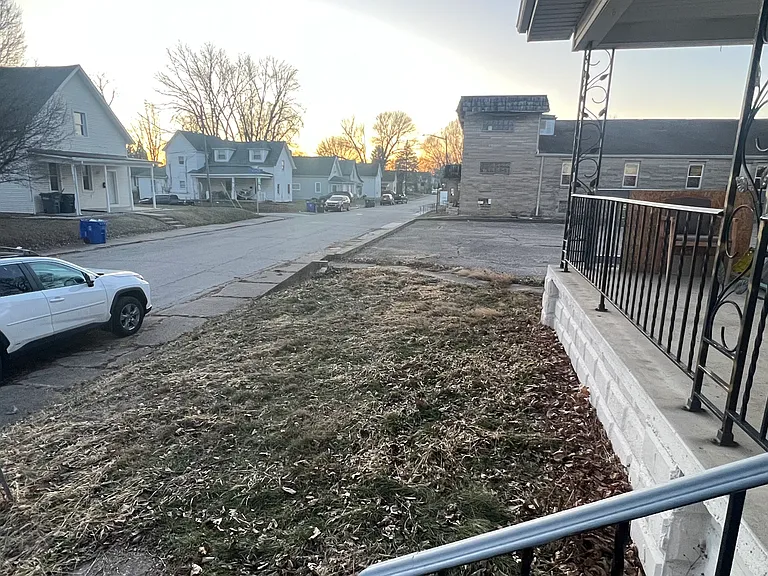 608 W Monroe St — Photo 31