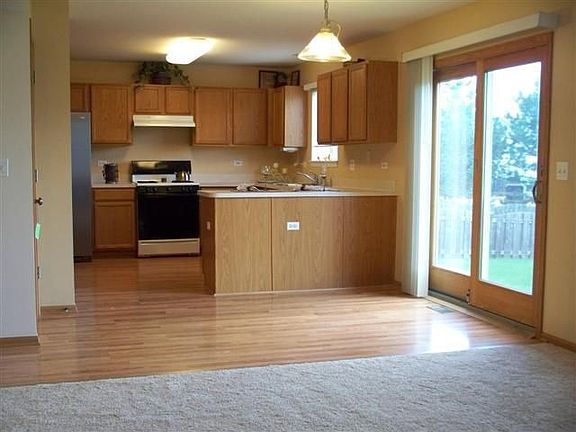 Spacious w/fresh decor!