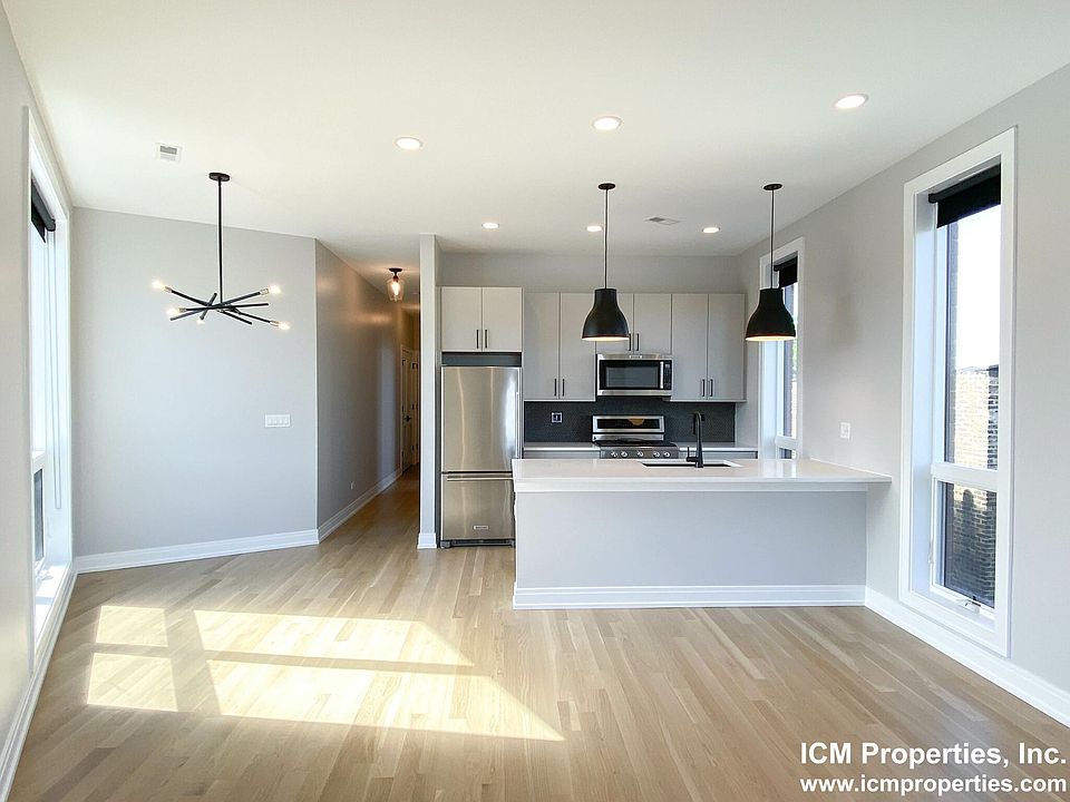 1st image of 1052 W Cornelia Ave #11B