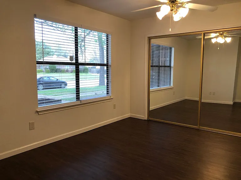 208 E Denton Dr — Photo 16
