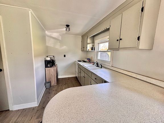 3rd image of 2073A Castleton Rd
