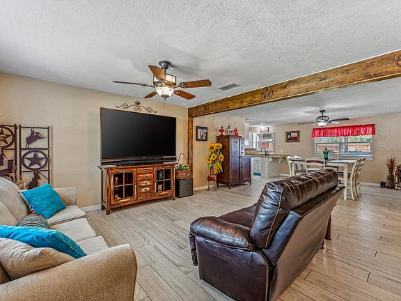 3rd image of 261 Greenview Dr