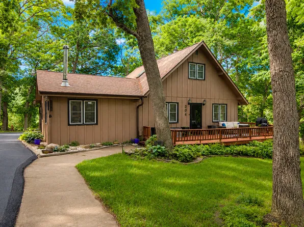 304 Wild Cherry Dr, Dixon, IL 61021