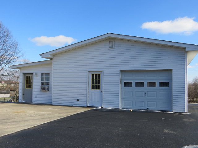 2nd image of 433 Finney Rd