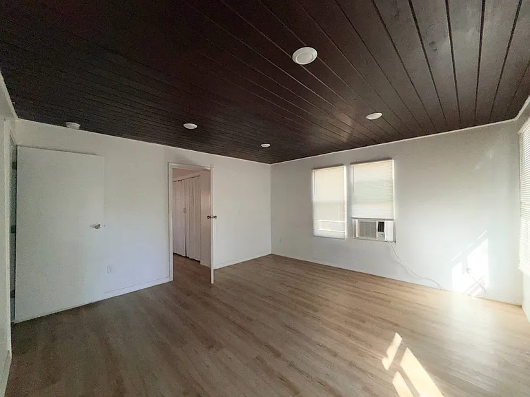 101 W 21st St #2 — Photo 4